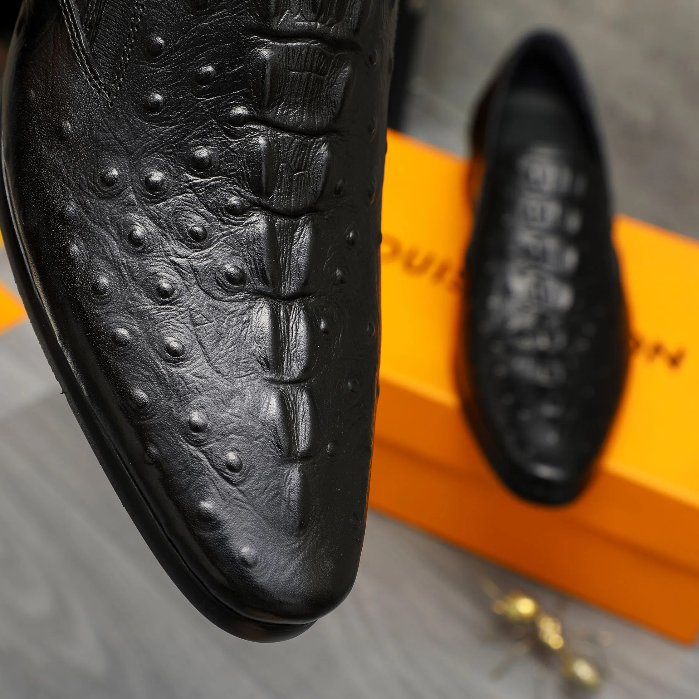 Men's shoes 💰500 Product trademark: LV "Louis Vuitton" business slip-on leather shoes Regular size: 37-46 Product material: Selected crocodile pattern cowhide upper, pigskin lining, rubber outsole